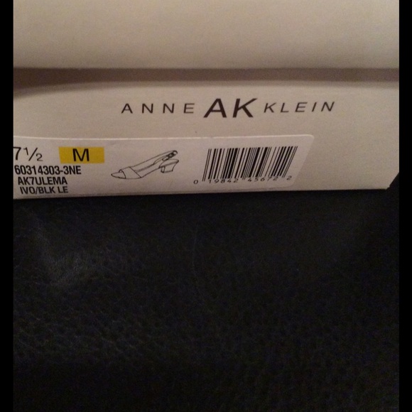 Anne Klein Slingback Shoes, size 7.5 - Picture 4 of 4